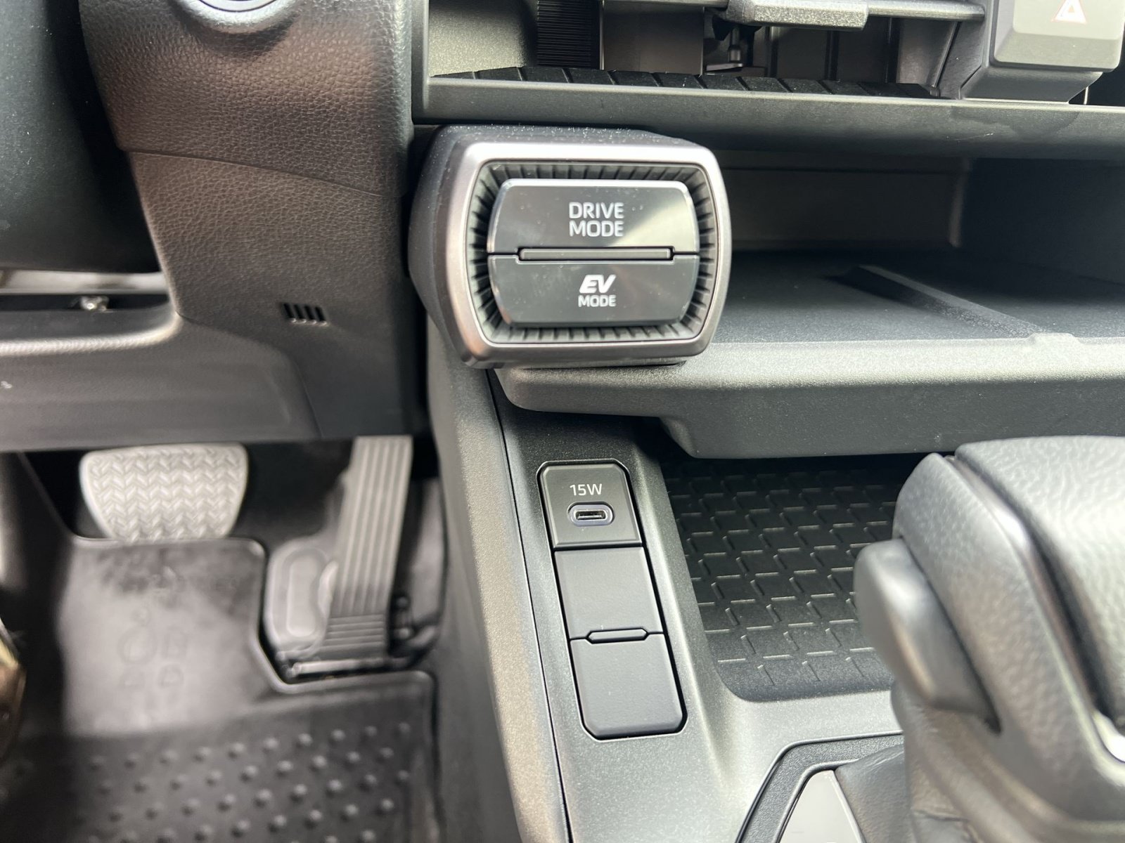 Used 2026 Toyota RAV4 LE AWD/4WD image 33