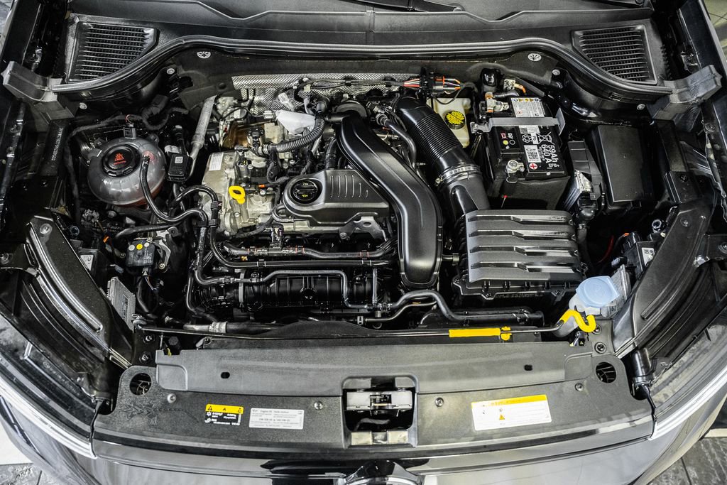 Used 2025 Volkswagen Taos SE w/ Panoramic Sunroof Package image 23