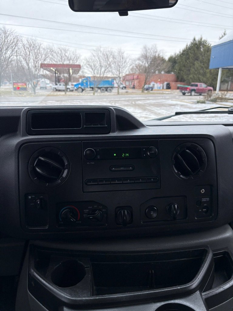 Used 2014 Ford E-250 and Econoline 250 E-250 w/ Power Group image 18