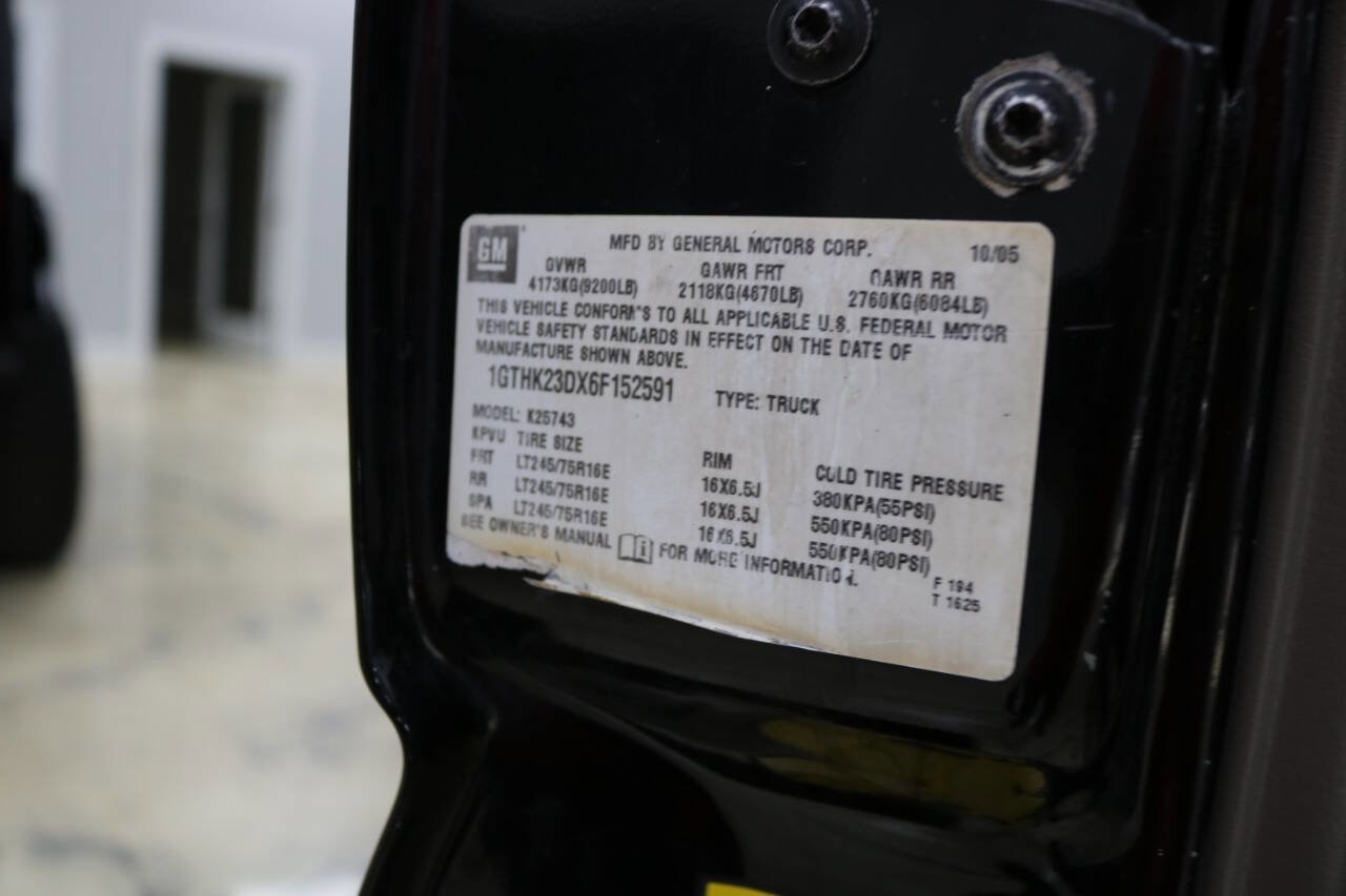 Used 2006 GMC Sierra 2500 SLT w/ Heavy-Duty Power Package image 58