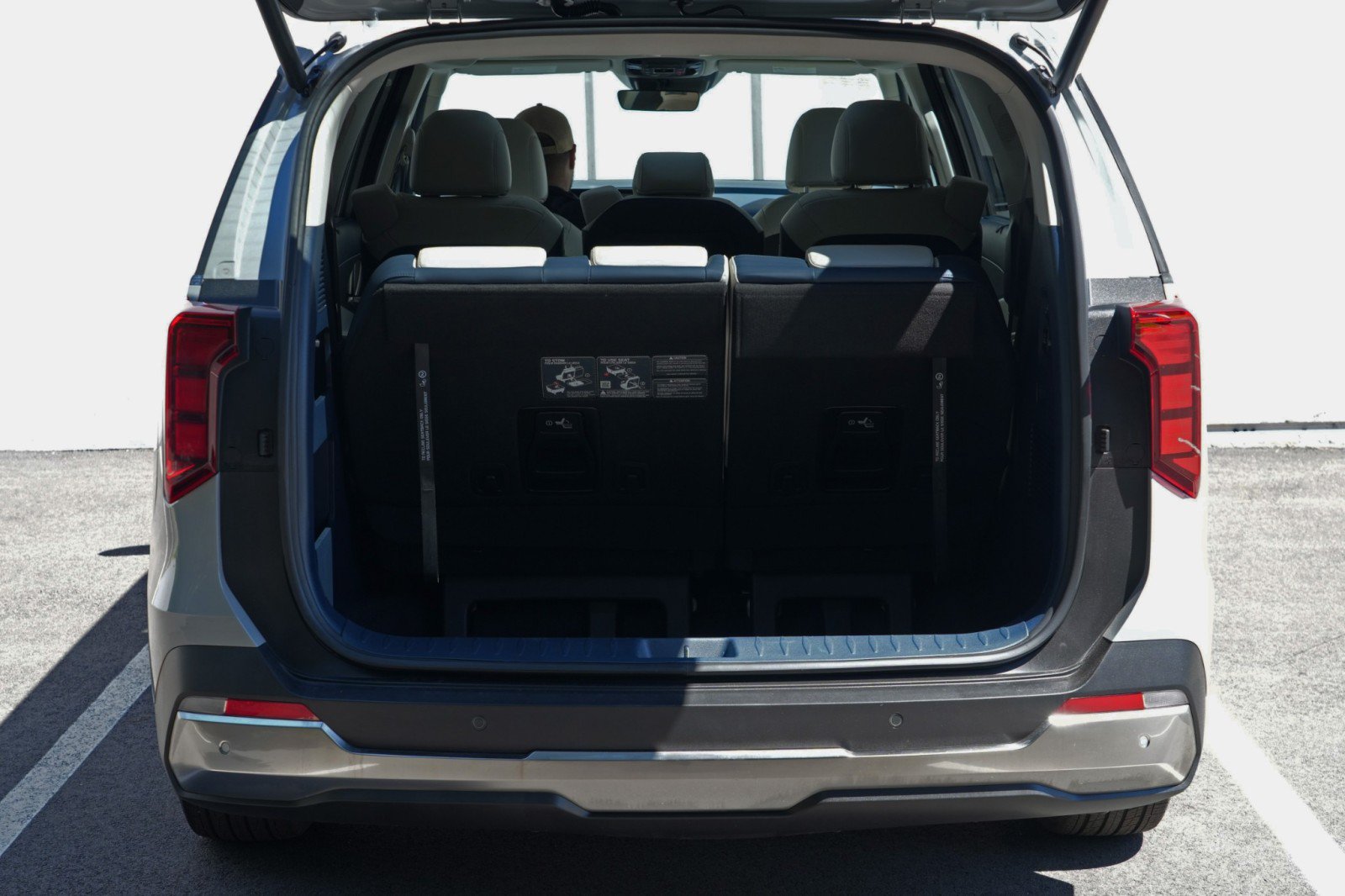 Used 2025 Kia Carnival SX FWD image 10