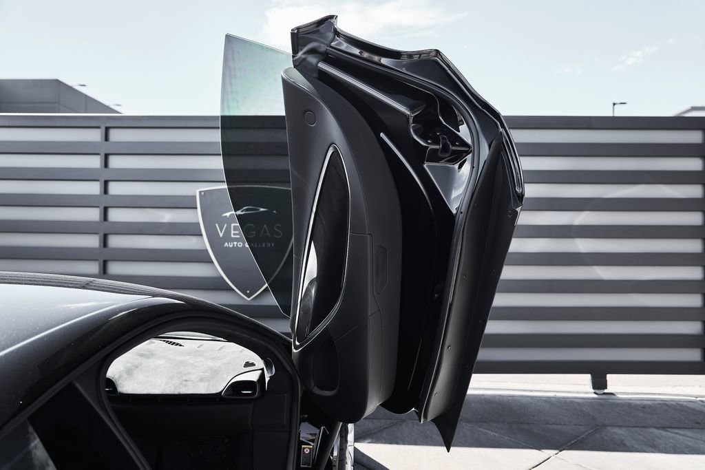 Used 2024 McLaren Artura RWD image 21