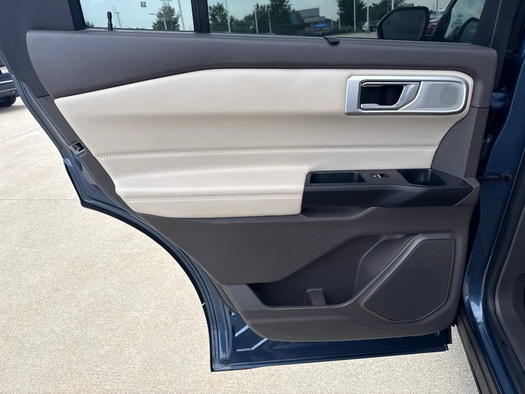 Used 2020 Ford Explorer Platinum w/ Premium Technology Package AWD/4WD image 18