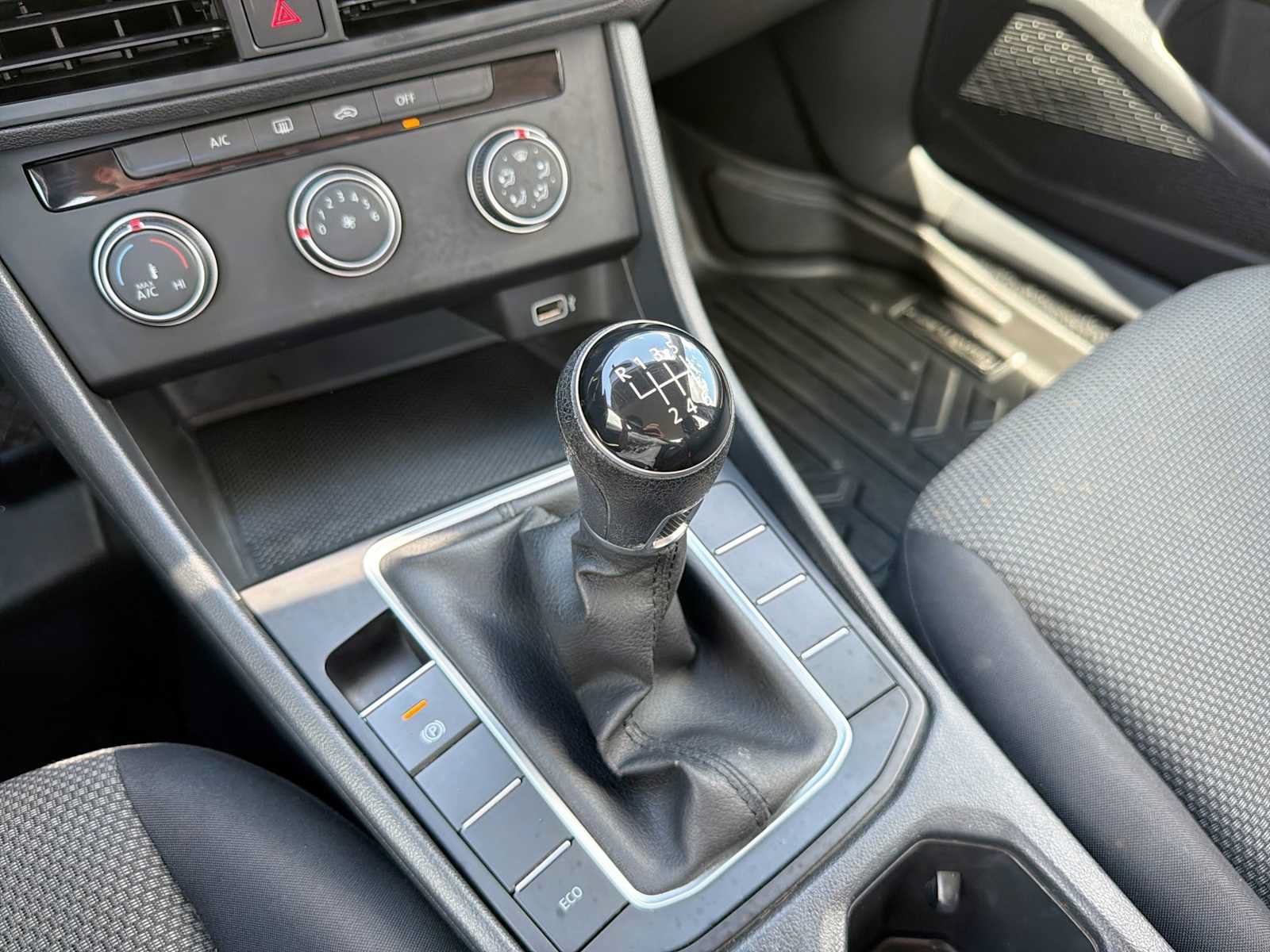 Used 2019 Volkswagen Jetta S w/ Driver Assistance Package FWD image 31