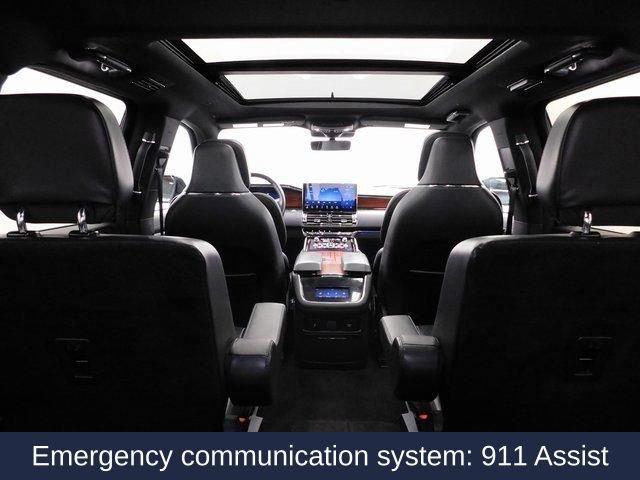 Used 2024 Lincoln Navigator Reserve image 23