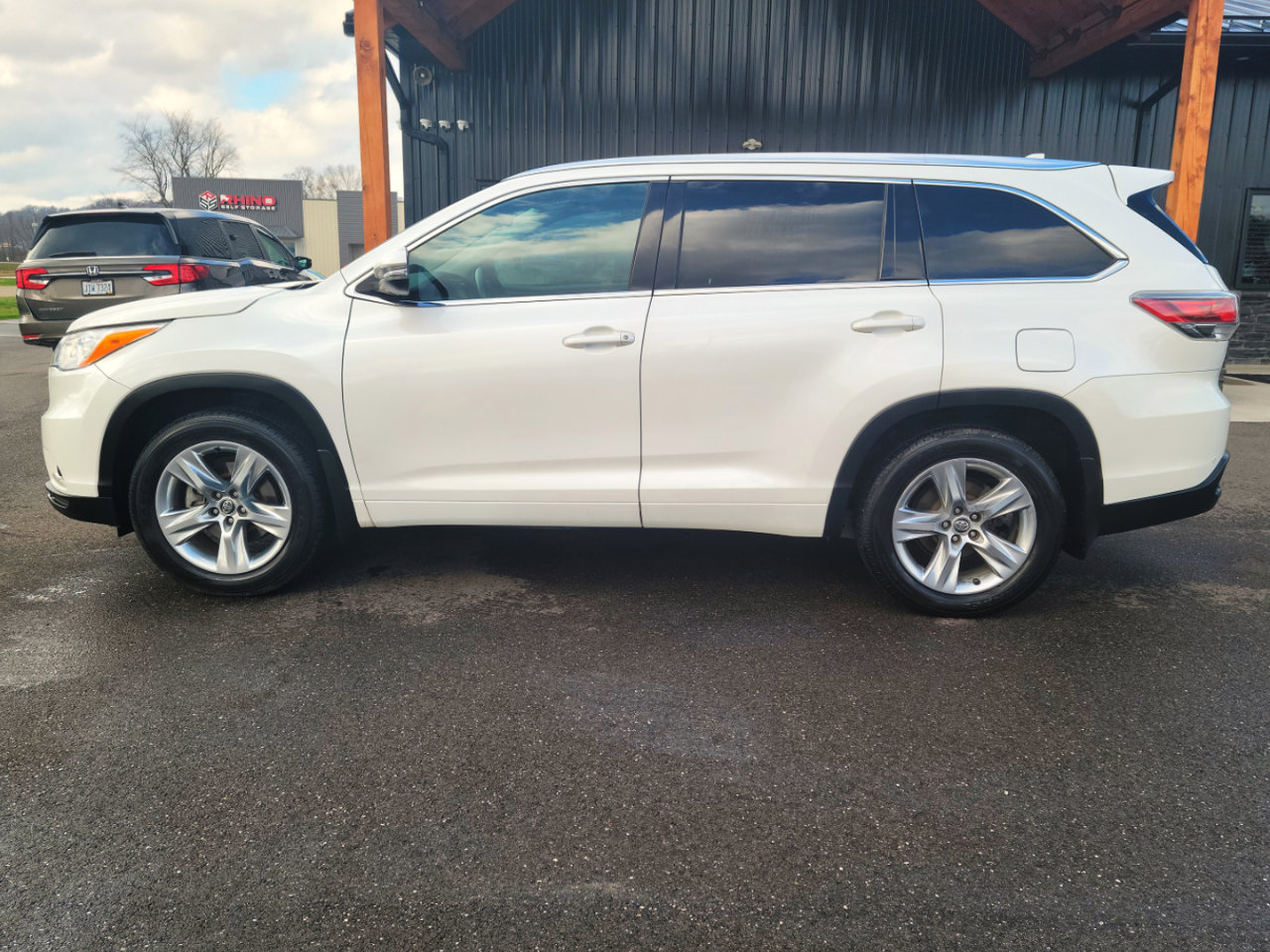 Used 2016 Toyota Highlander Limited image 31