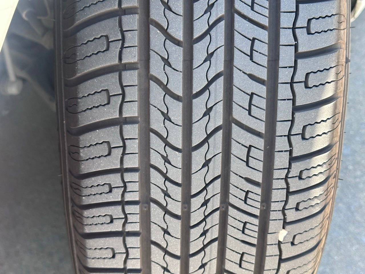Used 2024 Chrysler Pacifica Touring-L FWD image 5