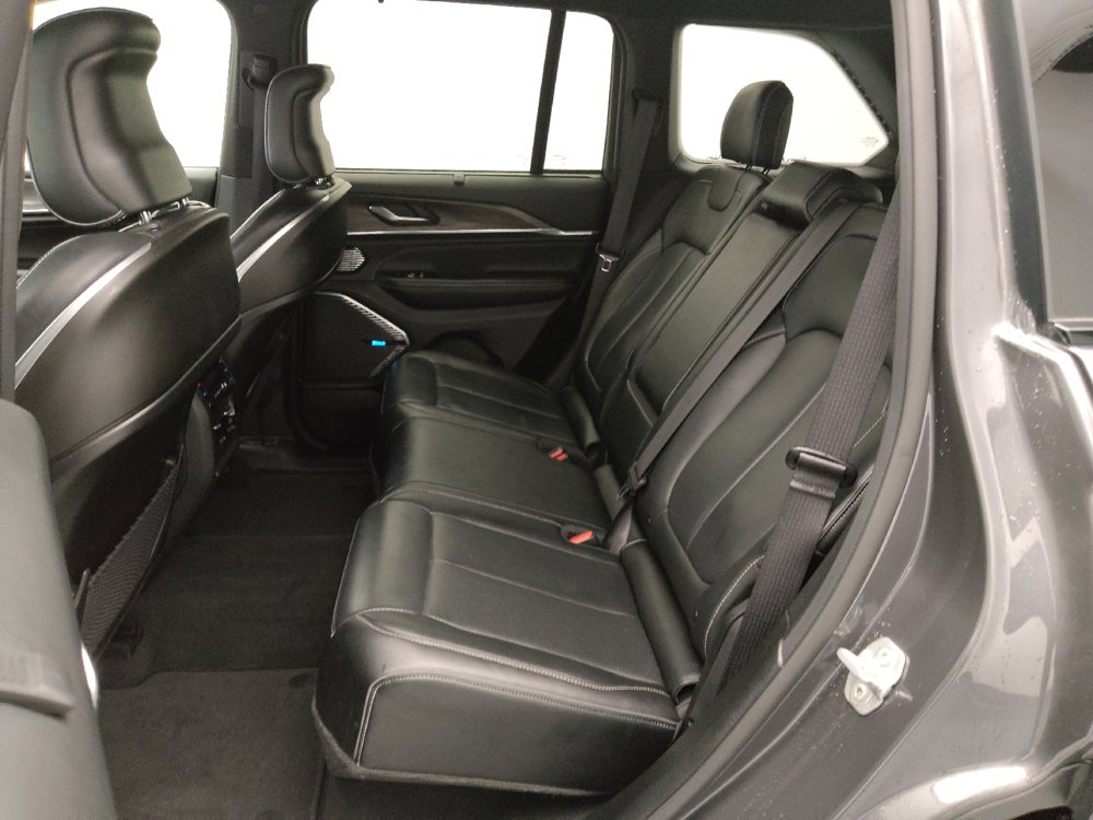 Used 2022 Jeep Grand Cherokee Overland w/ Advanced Protech Group III image 18