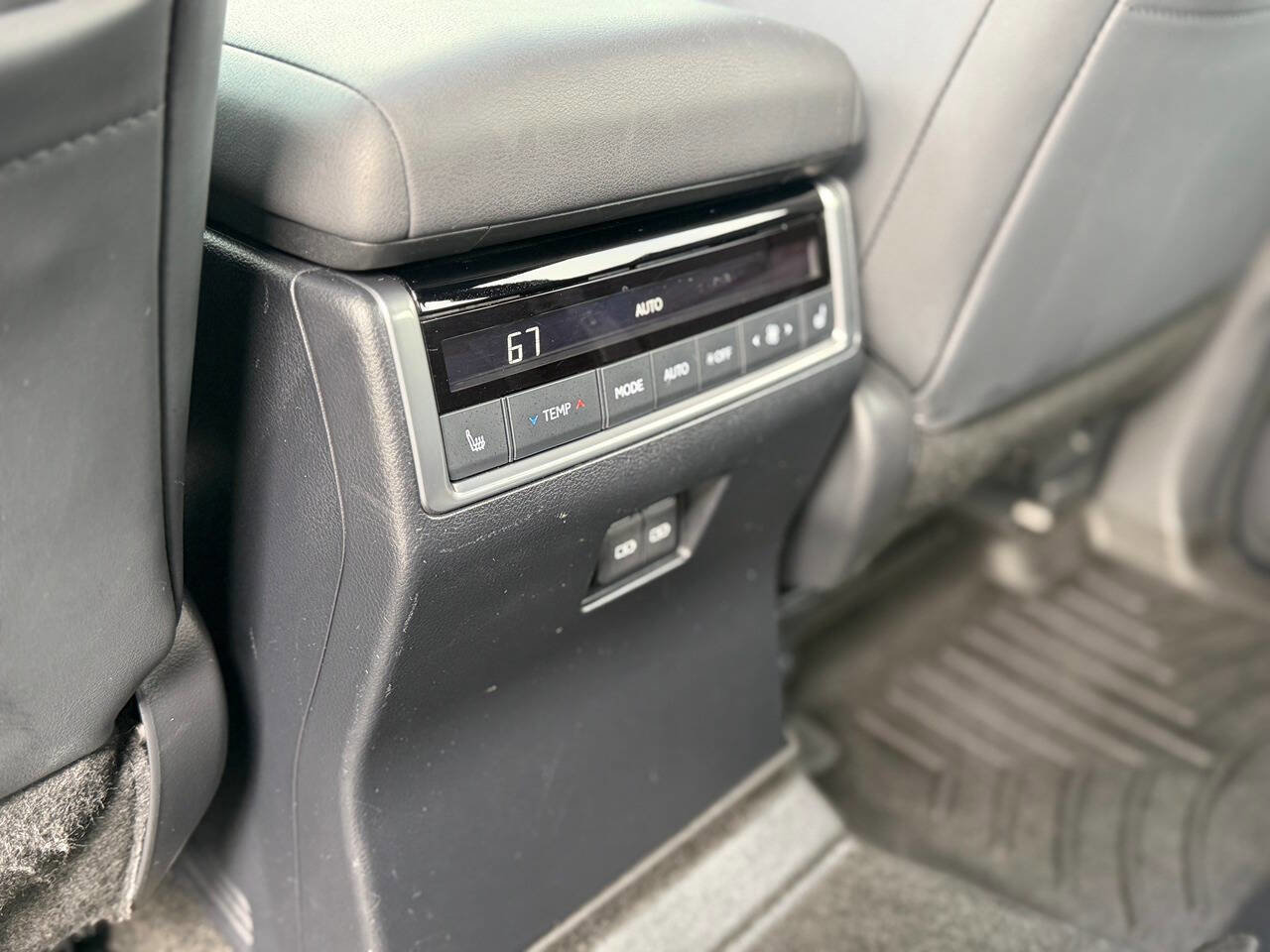 Used 2025 Lexus GX 550 w/ Accessory Package (31) image 99