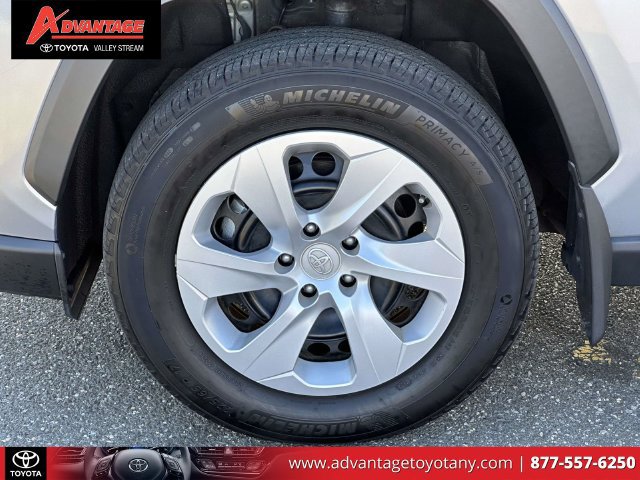 Used 2024 Toyota RAV4 LE AWD/4WD image 11