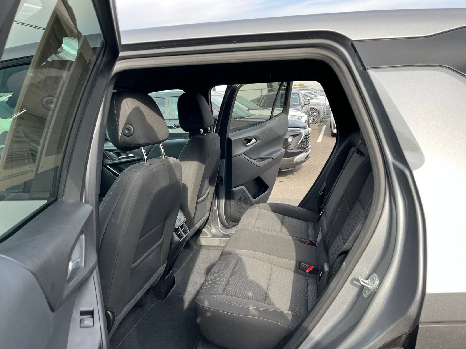 Used 2025 Chevrolet Equinox LT image 25