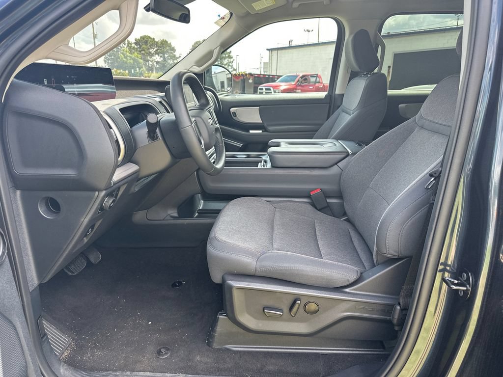 Certified 2025 Ford Expedition Active AWD/4WD image 9