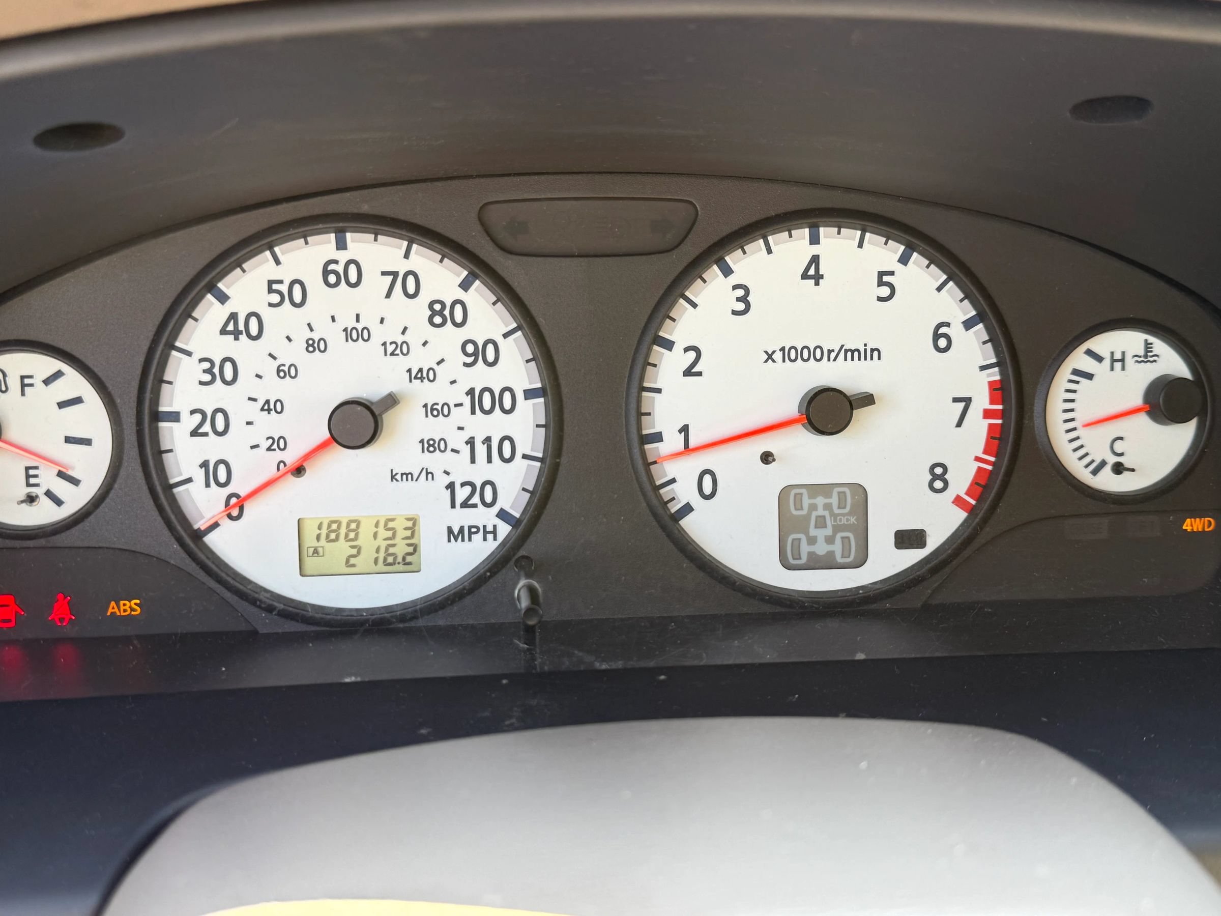 Used 2001 Nissan Pathfinder LE AWD/4WD image 25