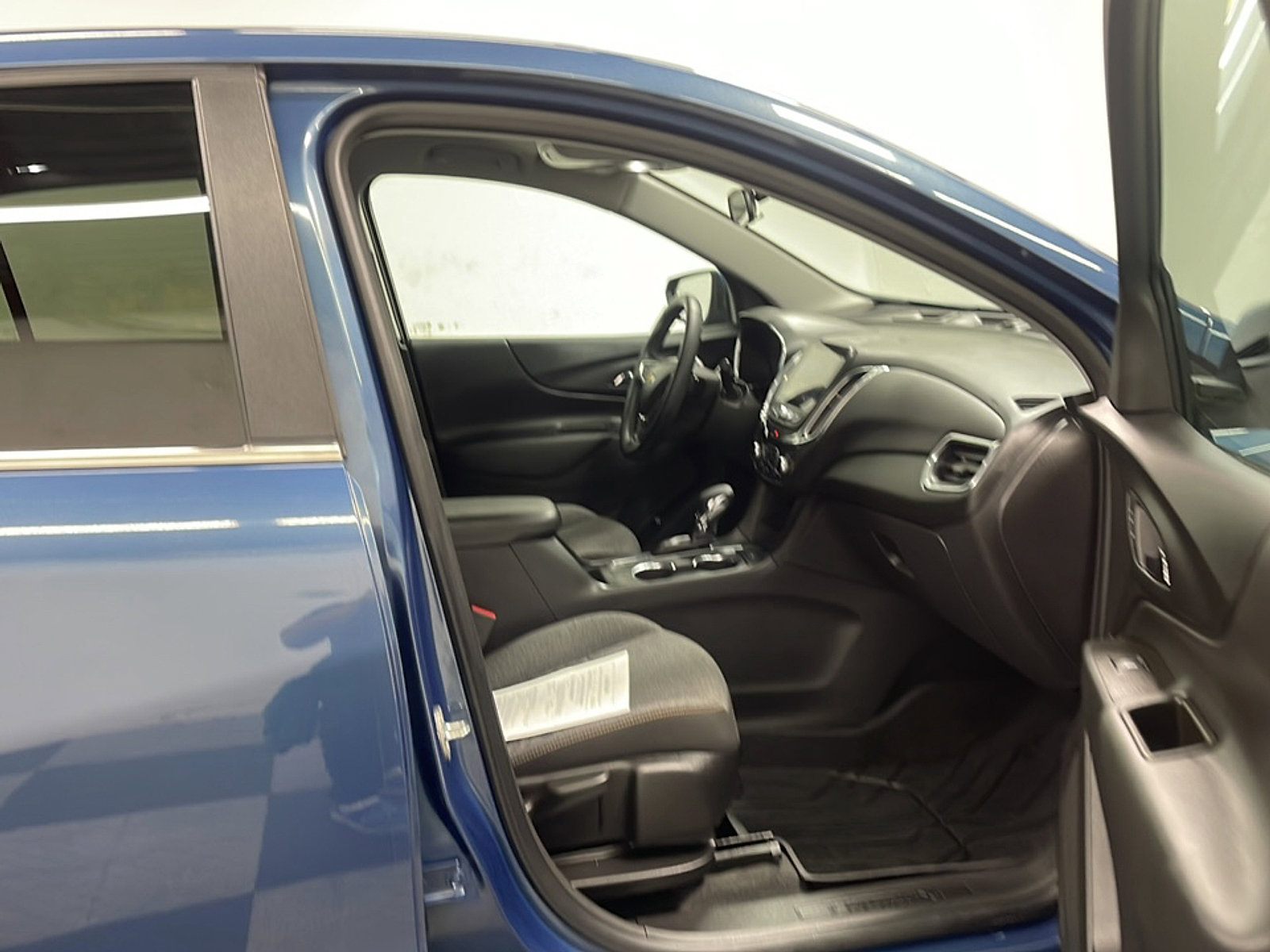 Used 2024 Chevrolet Equinox LT FWD image 22