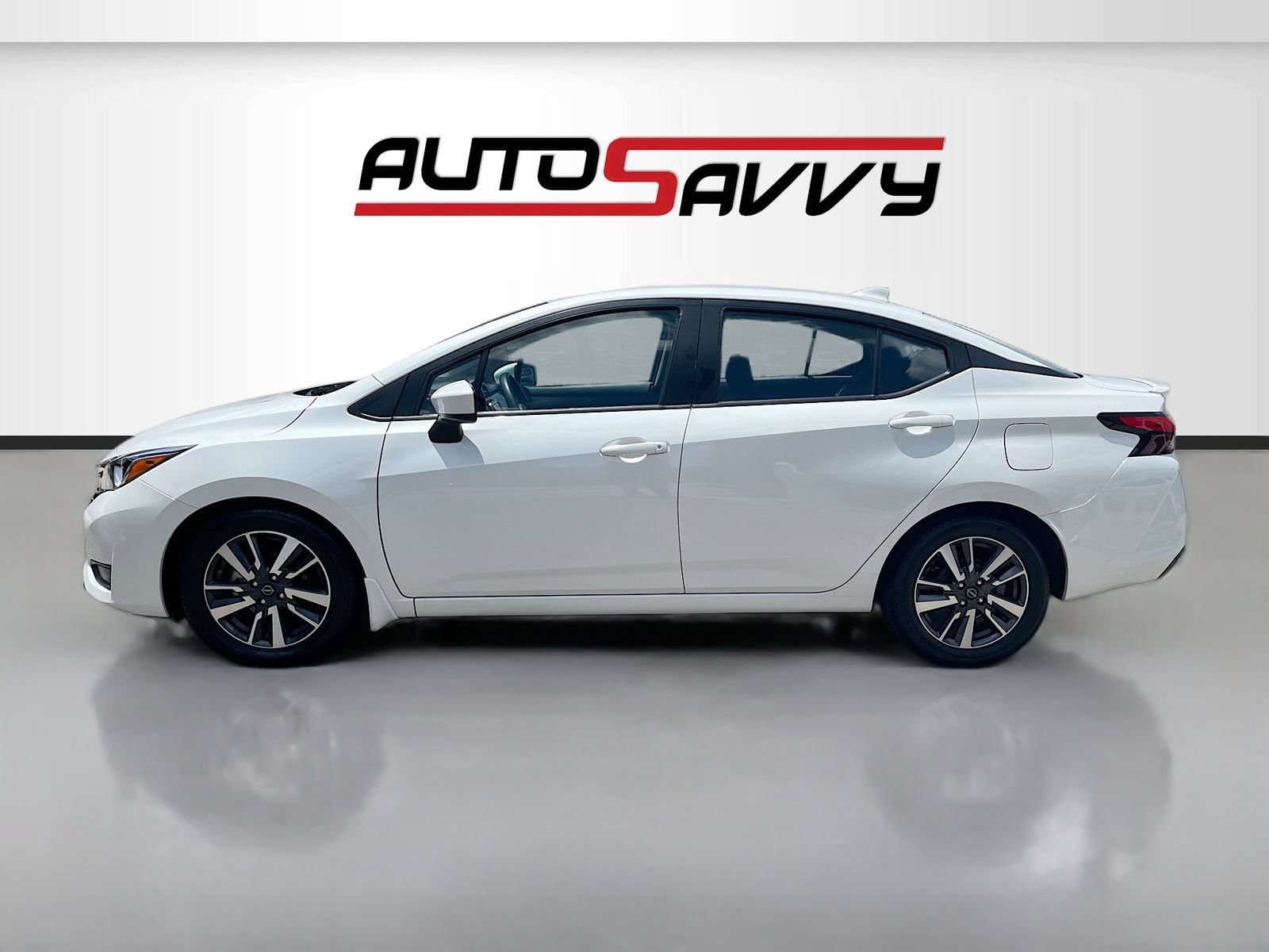 Used 2023 Nissan Versa SV w/ Trunk Package FWD image 4