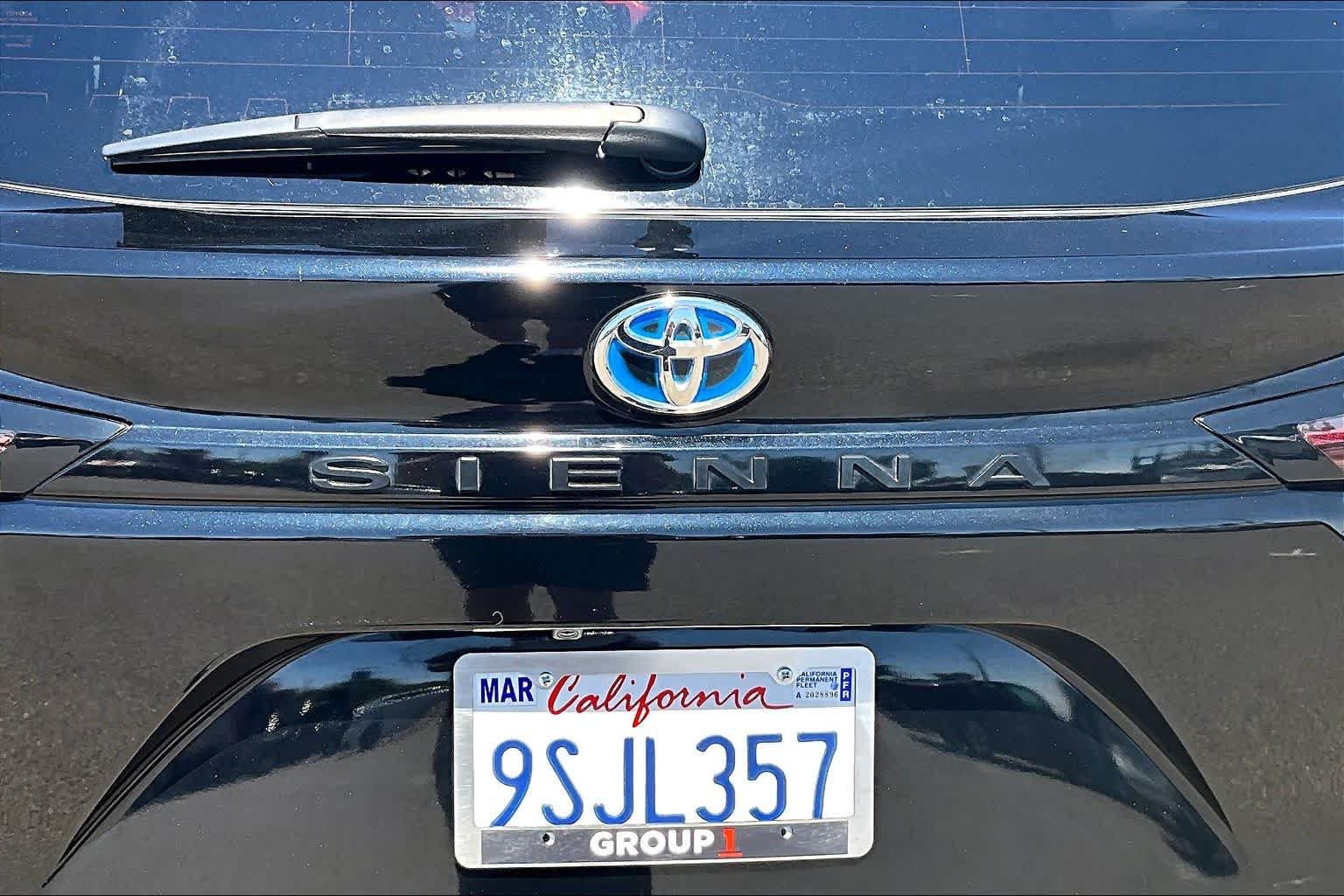 Certified 2025 Toyota Sienna LE FWD image 9