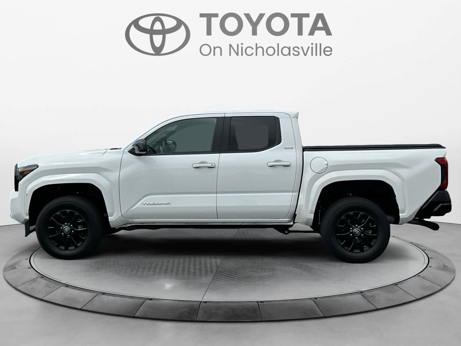 Used 2025 Toyota Tacoma SR5 w/ SR5 Upgrade Package AWD/4WD image 3
