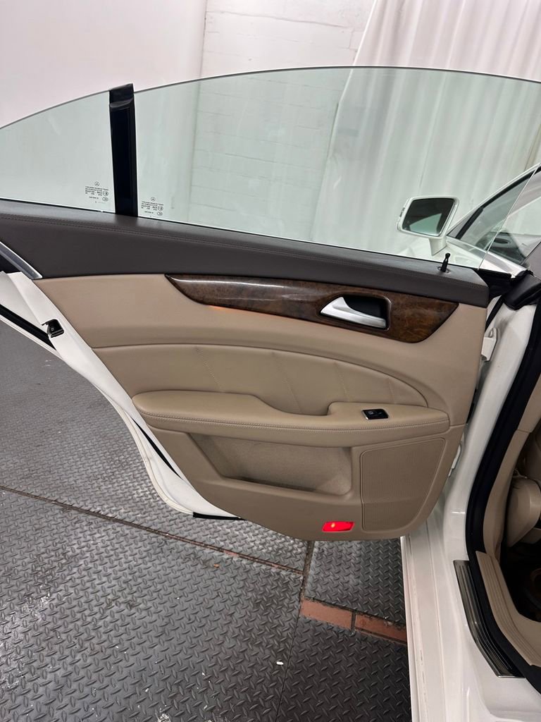 Used 2012 Mercedes-Benz CLS 550 4MATIC image 23