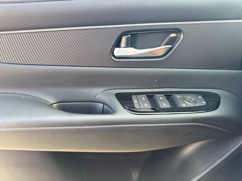 Used 2025 Nissan Murano SV FWD image 17