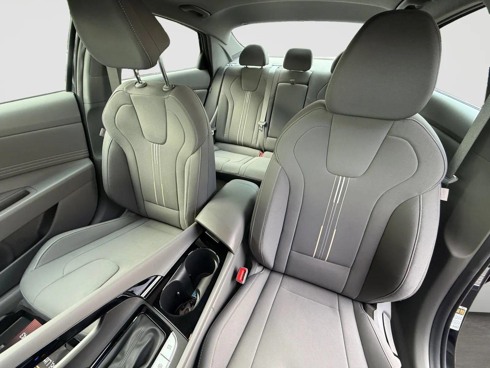 Used 2025 Hyundai Elantra SEL FWD image 13