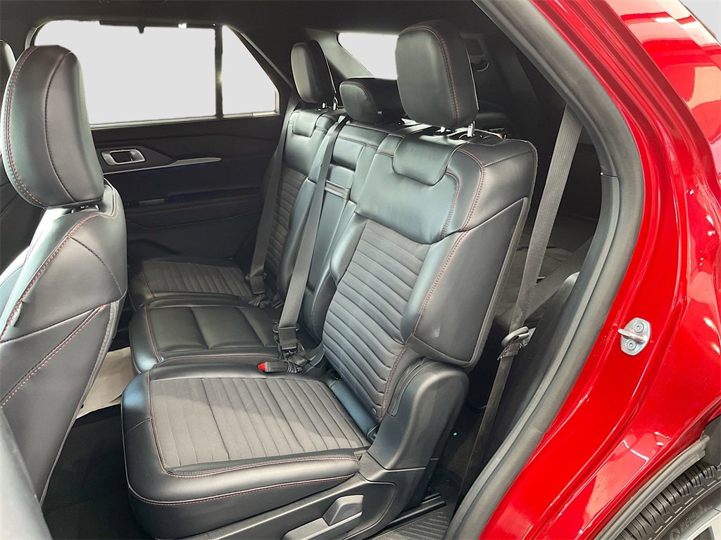 Used 2025 Ford Explorer ST-Line w/ Premium Package image 25