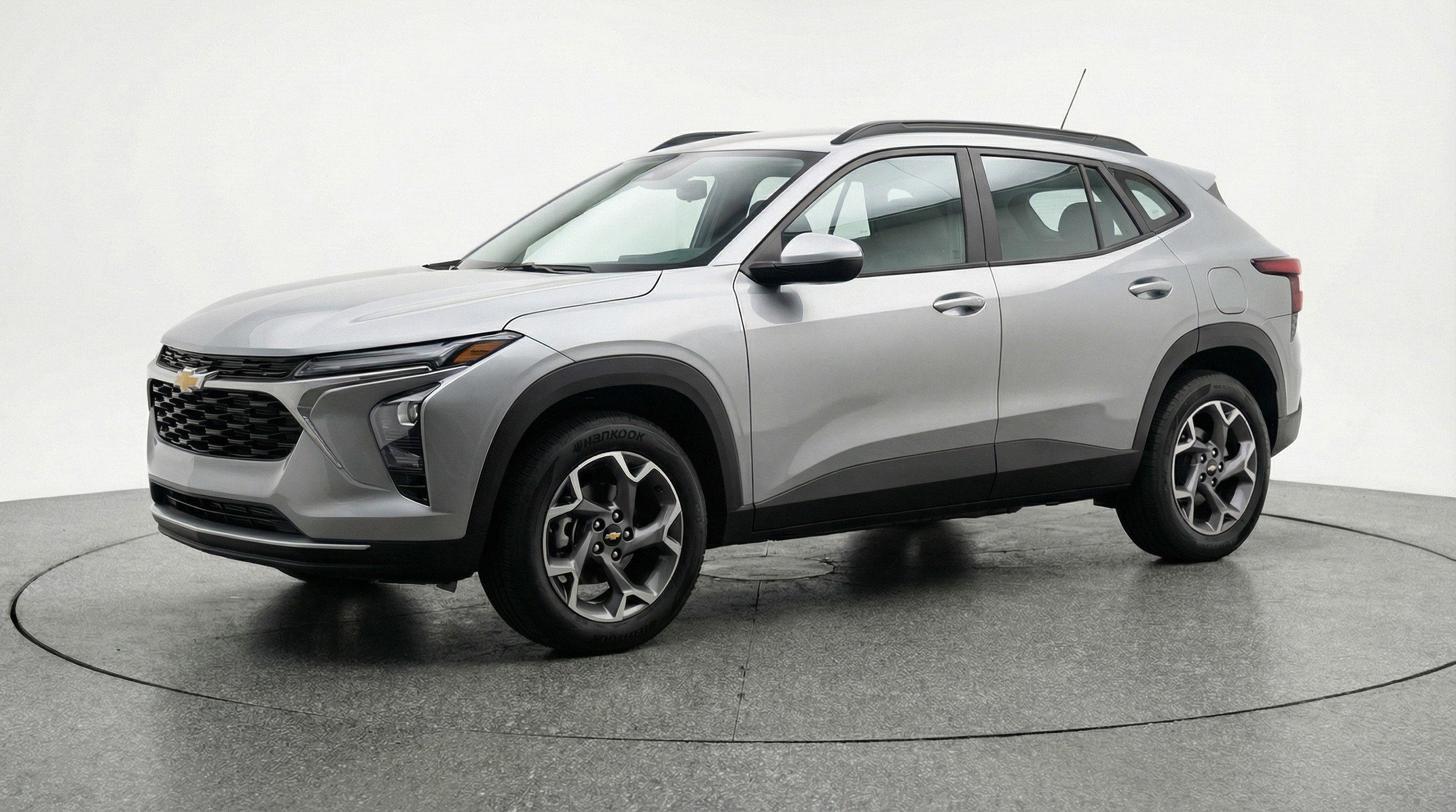 Used 2025 Chevrolet Trax LT FWD image 3