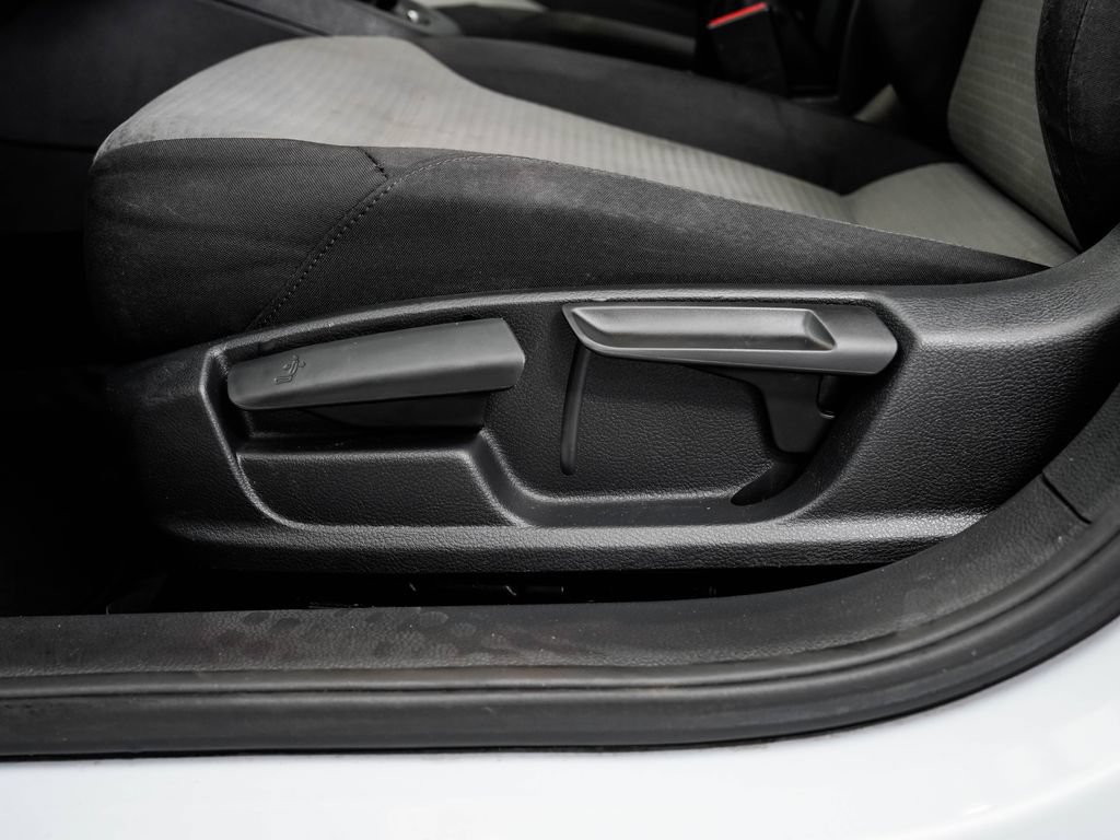 Used 2017 Volkswagen Jetta S w/ Jetta S Cold Weather Package FWD image 10