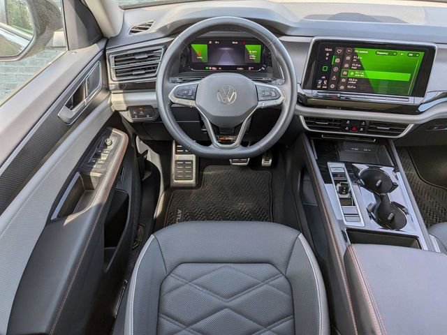Certified 2025 Volkswagen Atlas Peak Edition SE AWD/4WD image 18