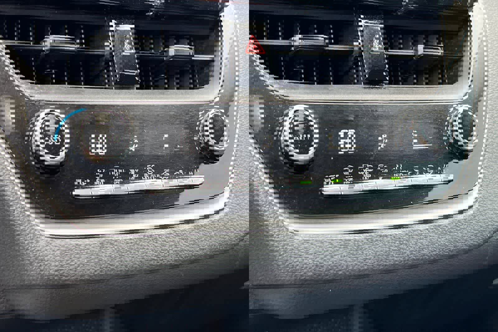 Used 2020 Toyota Corolla LE image 21