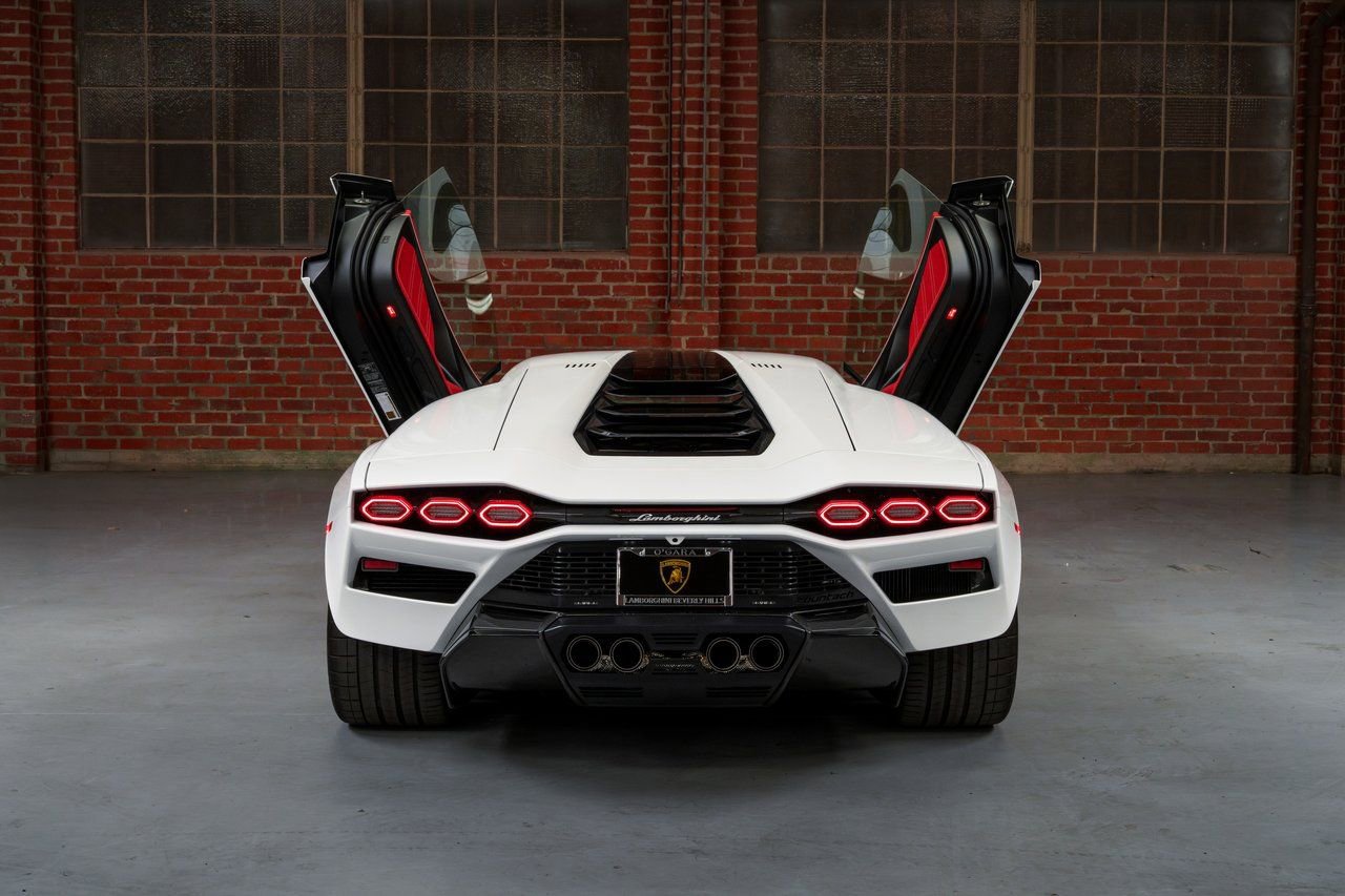Used 2022 Lamborghini Aventador Countach image 4