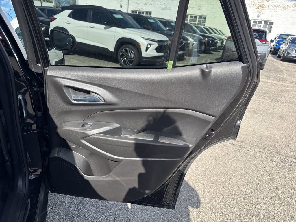 Used 2025 Chevrolet Trax LS FWD image 11