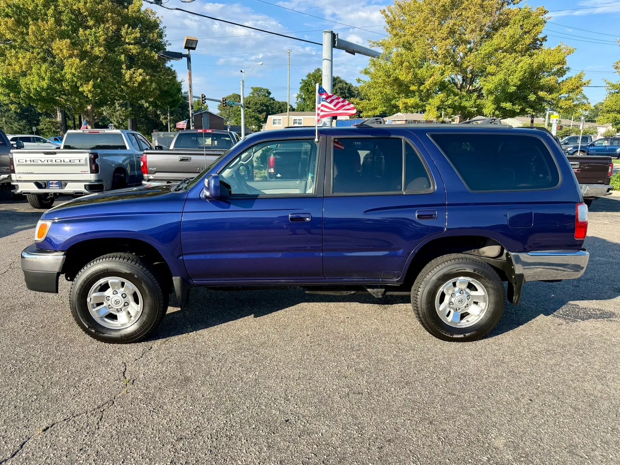 Used 2002 Toyota 4Runner SR5 AWD/4WD image 2