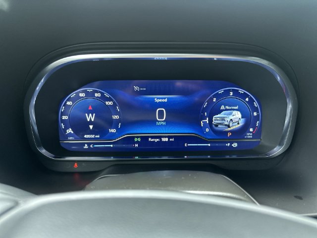 Used 2024 Chevrolet Suburban LT RWD image 26