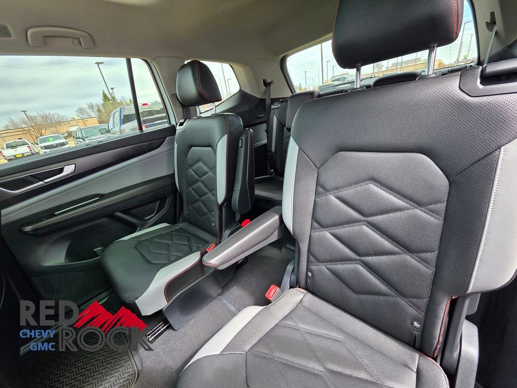 Used 2025 Volkswagen Atlas Peak Edition SE AWD/4WD image 15