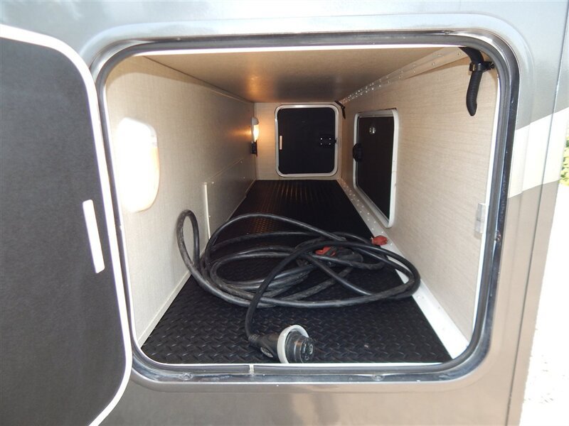 Used 2016 Mercedes-Benz Sprinter 3500 image 28