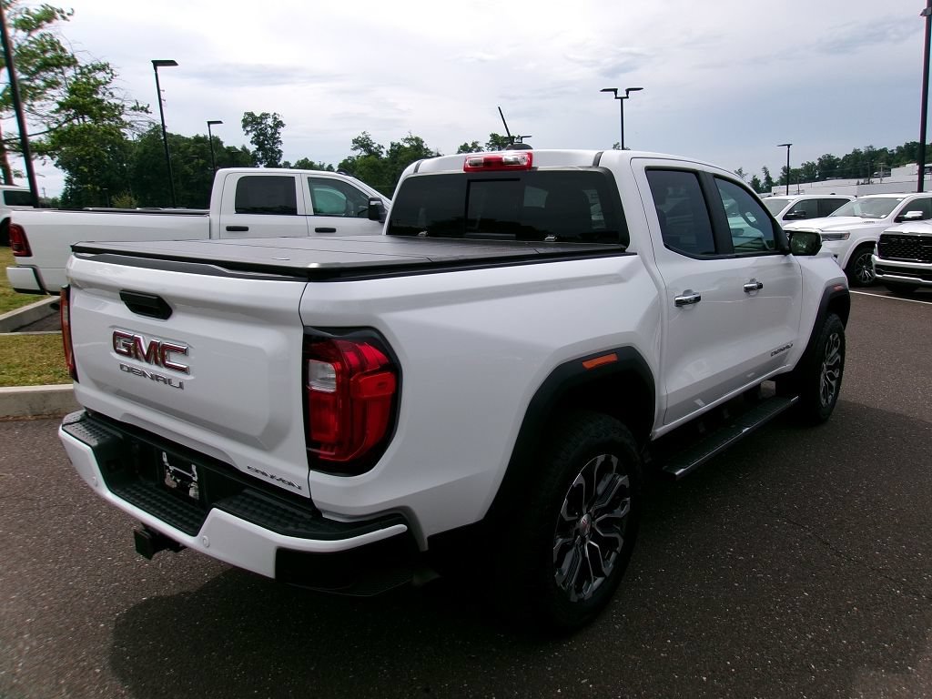 Used 2025 GMC Canyon Denali AWD/4WD image 3