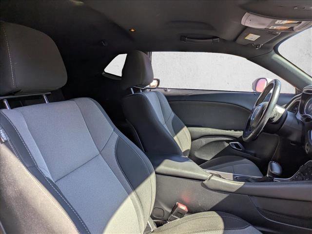 Used 2015 Dodge Challenger SXT image 27