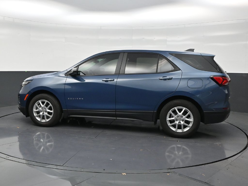 Used 2024 Chevrolet Equinox LS FWD image 2