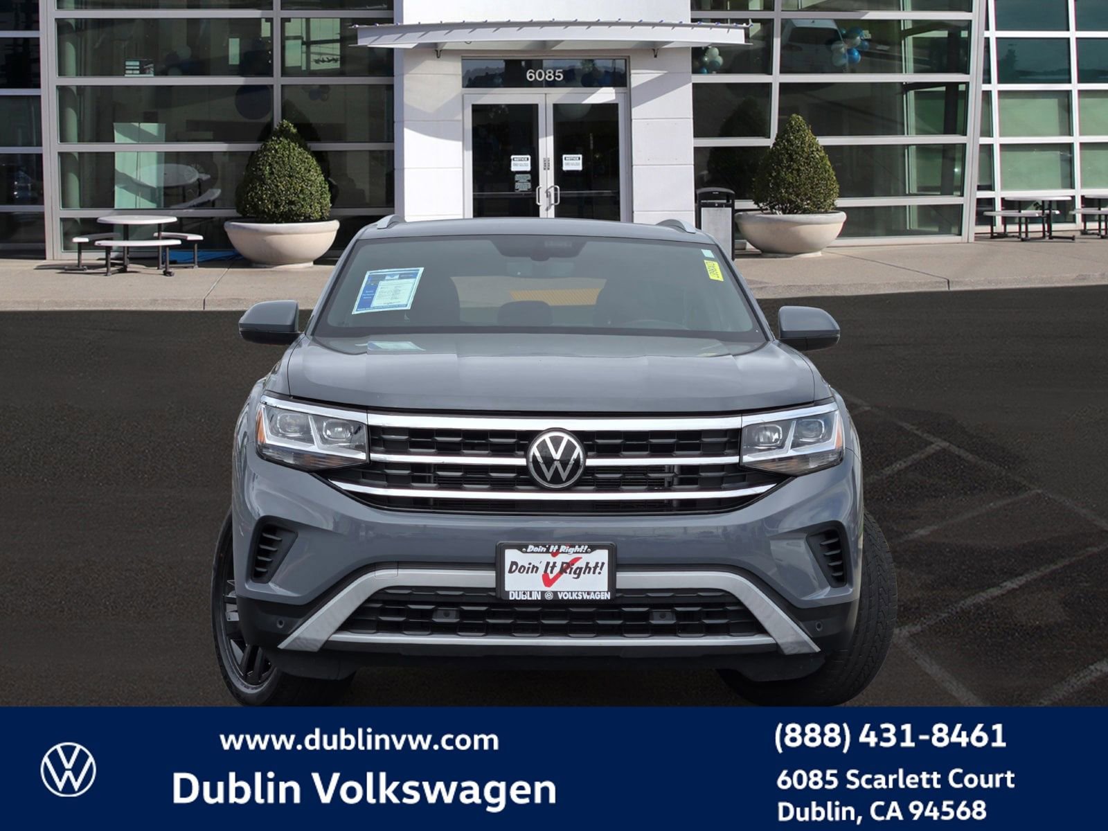 Used 2022 Volkswagen Atlas Cross Sport SE w/ Panoramic Sunroof Package image 2