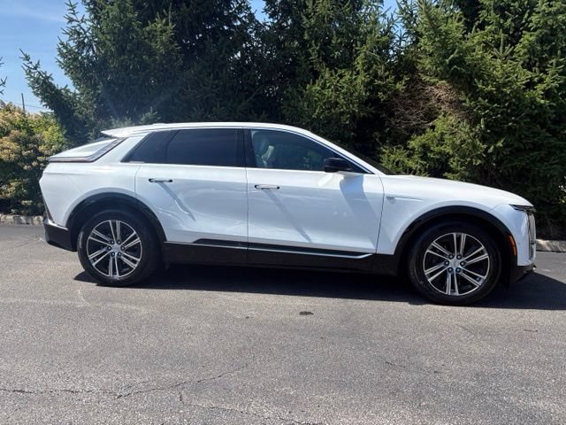 Certified 2024 Cadillac Lyriq Luxury AWD/4WD image 10