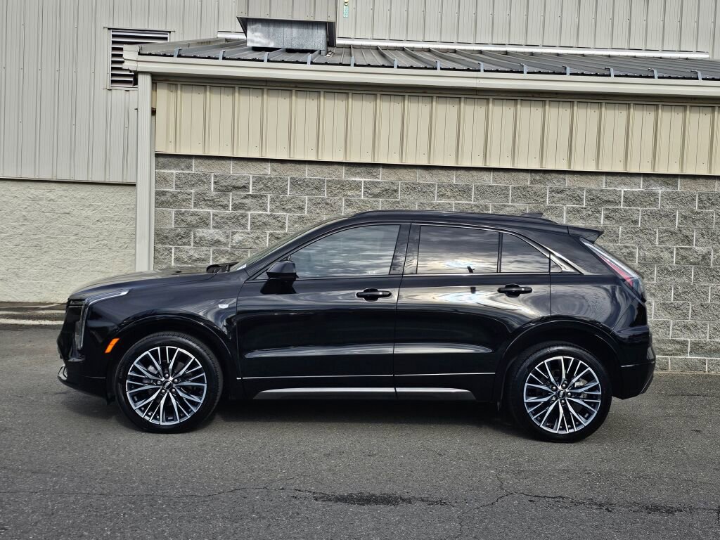 Used 2025 Cadillac XT4 Sport image 3