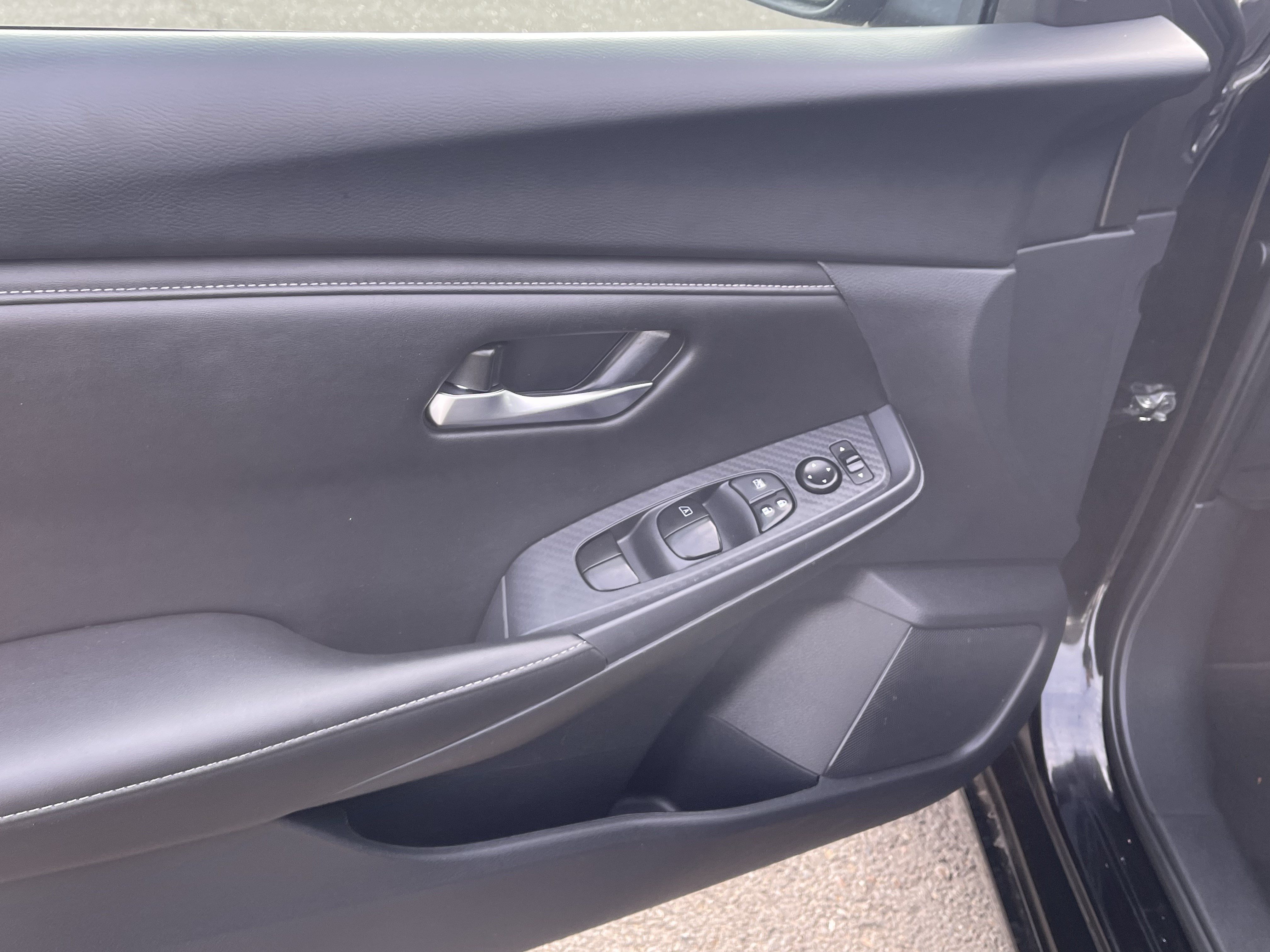 Used 2024 Nissan Sentra SV FWD image 17