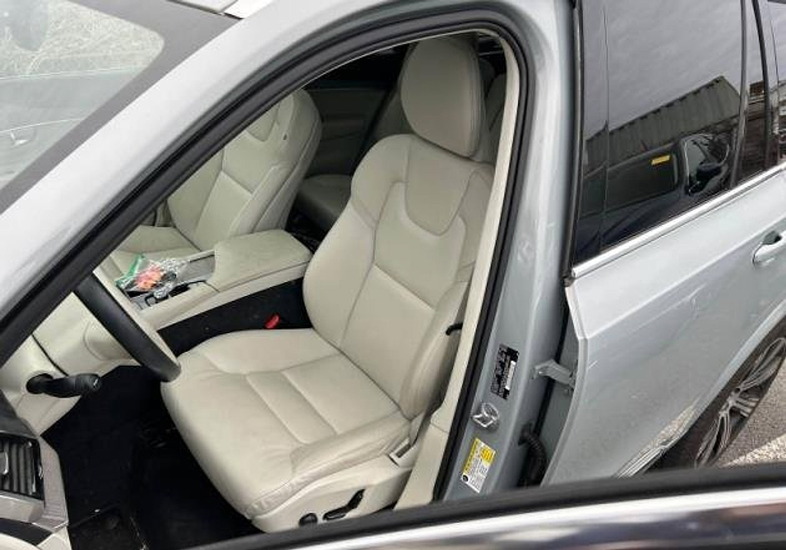 Certified 2024 Volvo XC90 B6 Plus image 7