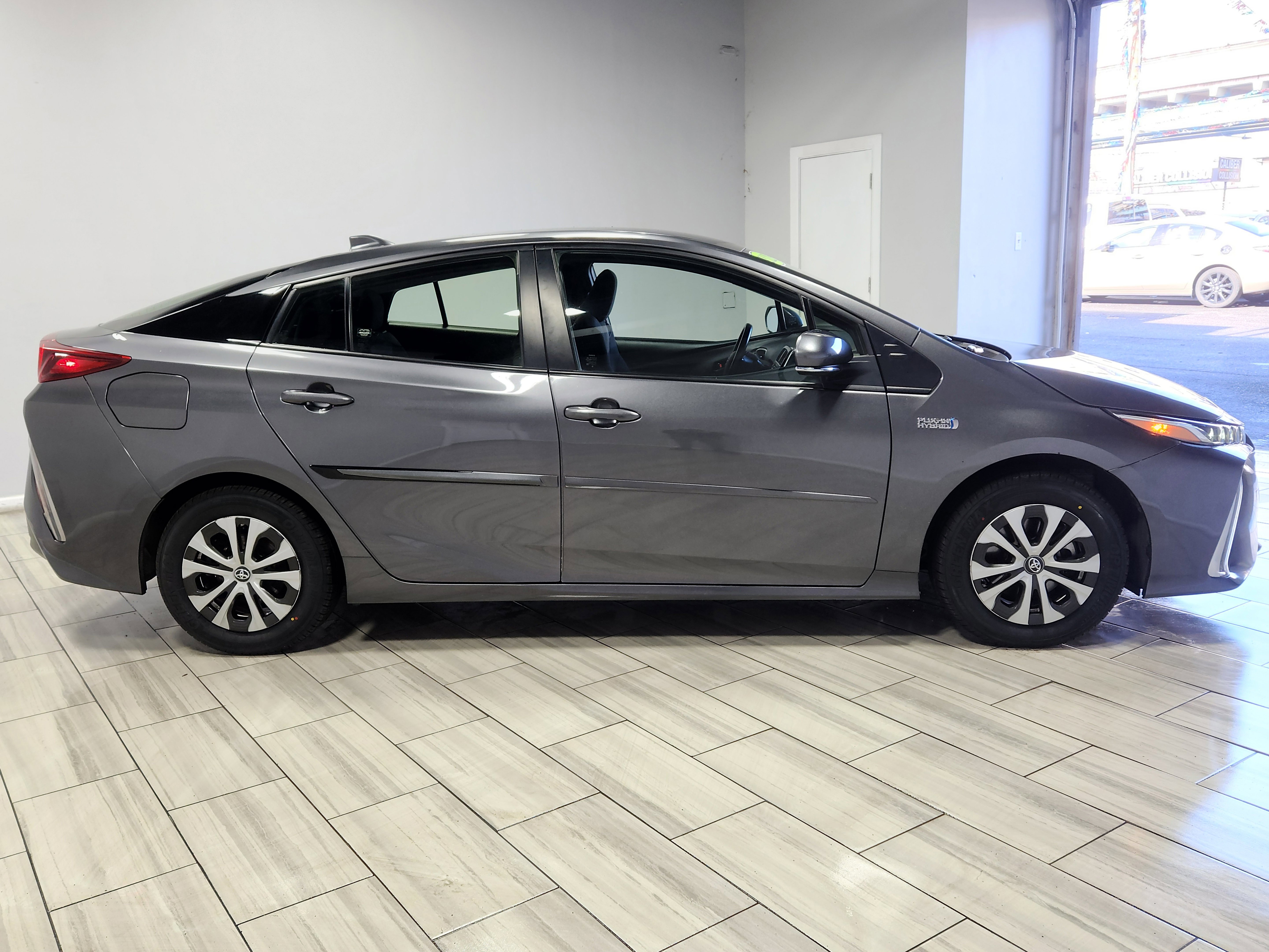 Used 2022 Toyota Prius Prime LE FWD image 6