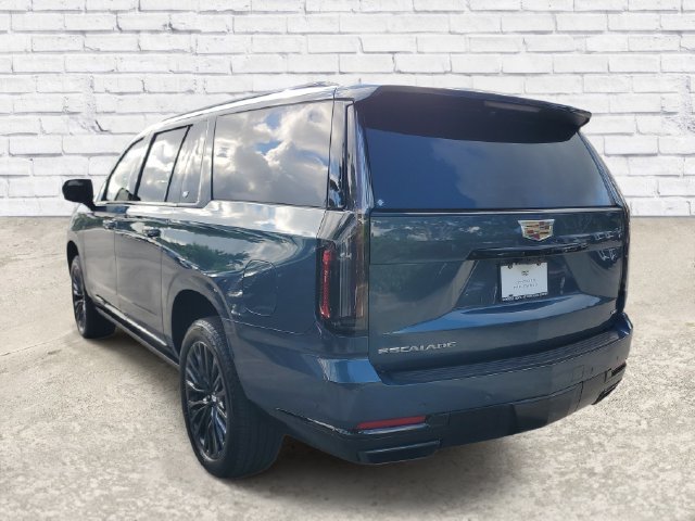 Used 2025 Cadillac Escalade ESV Sport Platinum RWD image 2