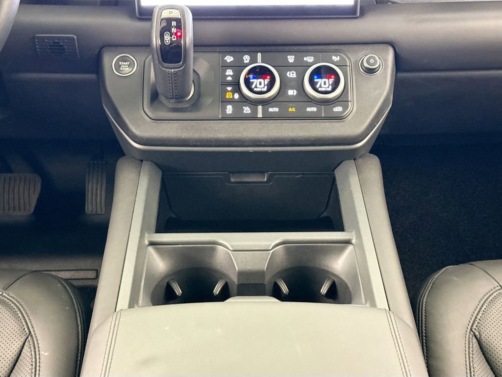 Used 2025 Land Rover Defender 130 S image 12