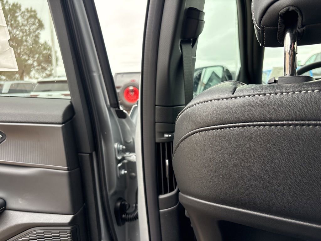 New 2025 Jeep Grand Cherokee L Altitude image 42