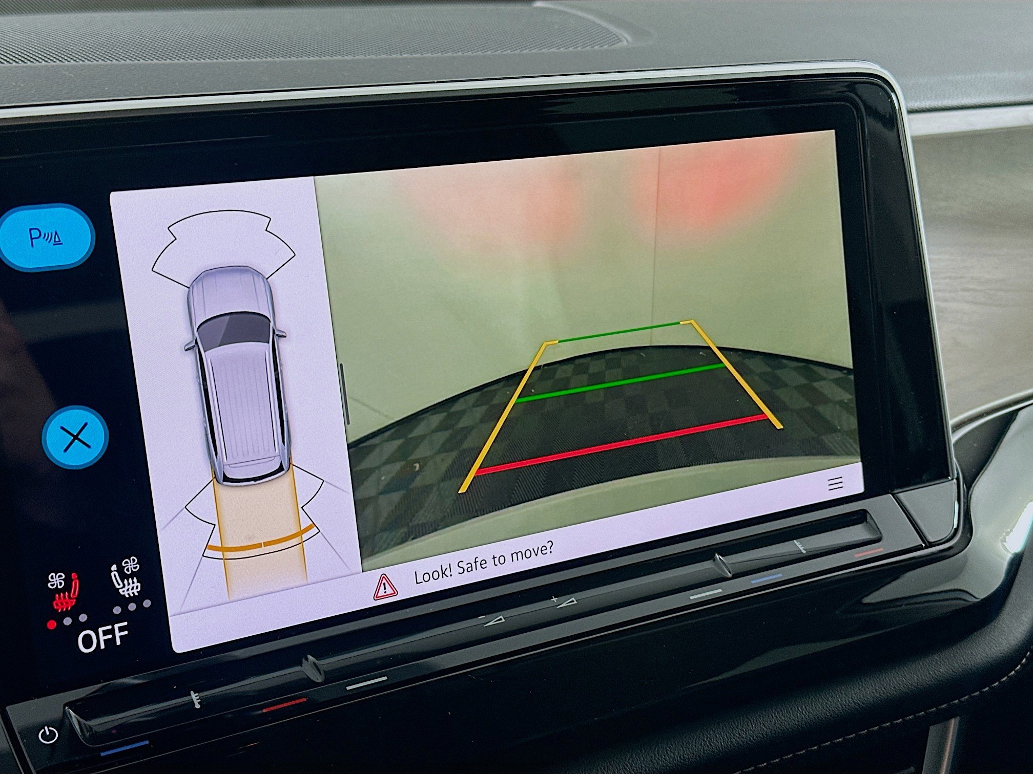 Used 2025 Volkswagen Atlas SE image 23