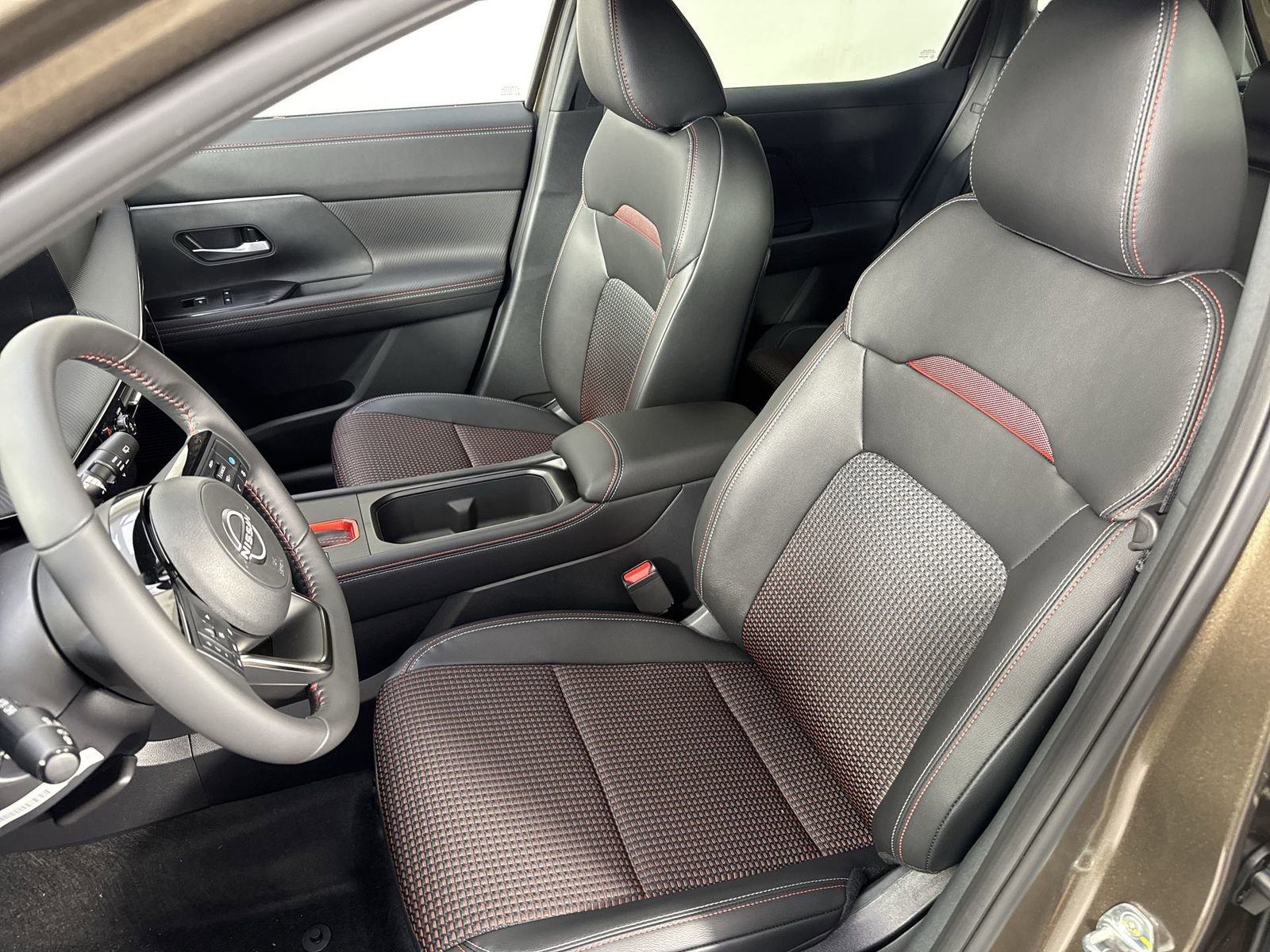 New 2026 Nissan Kicks SR w/ Cold Weather Package image 18