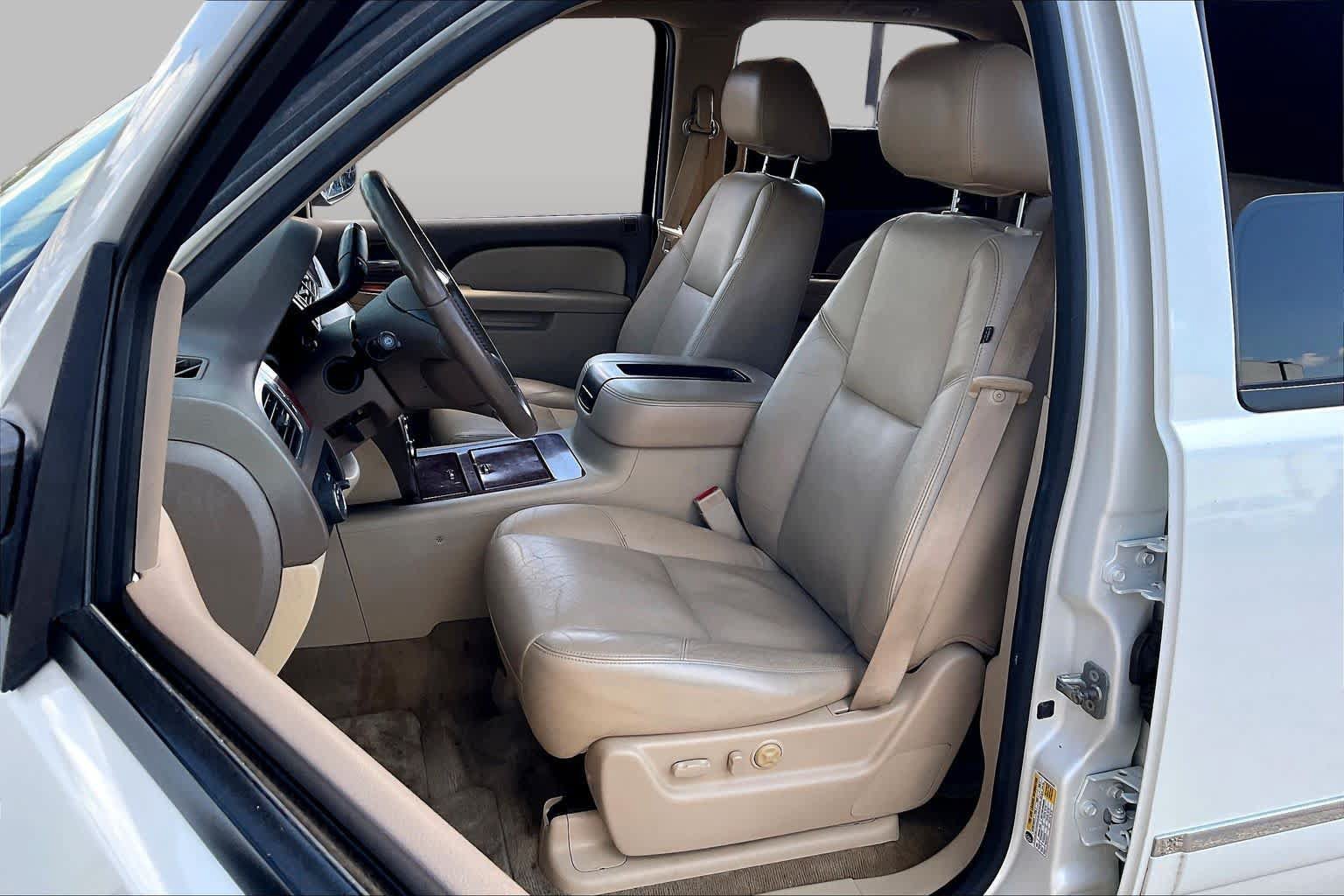 Used 2011 Chevrolet Tahoe LTZ RWD image 7